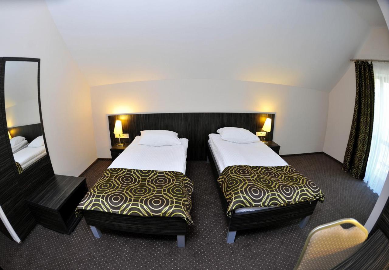 Hotel Sulbin Гарволин Экстерьер фото