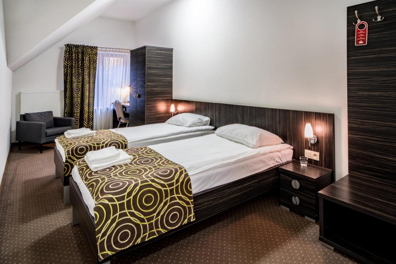 Hotel Sulbin Гарволин Экстерьер фото