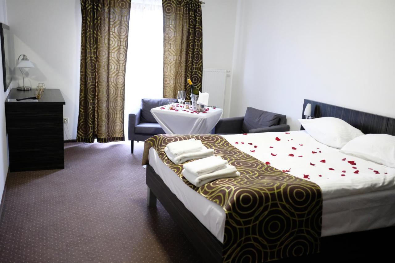 Hotel Sulbin Гарволин Экстерьер фото
